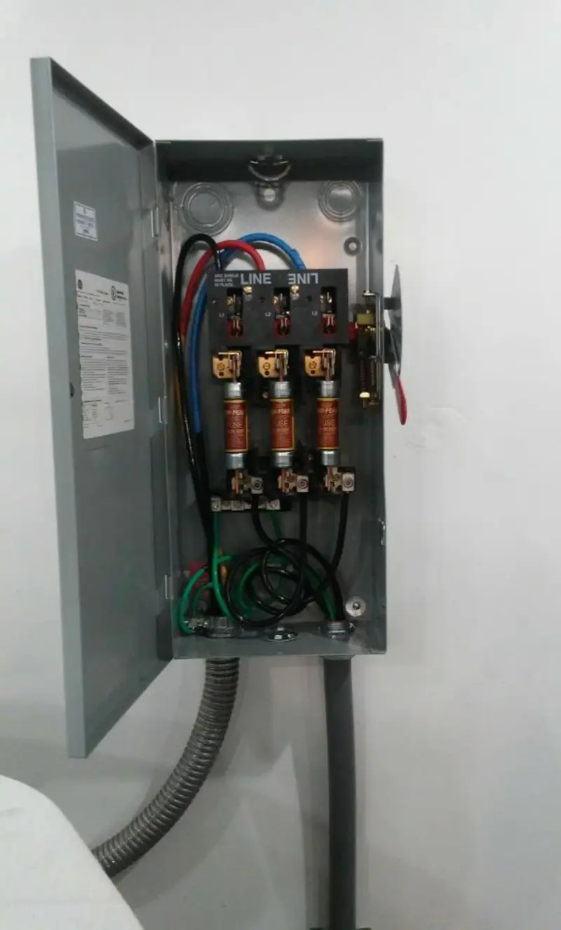 Three-phase disconnect switch installed for Smoke Detector Installation in Cedartown